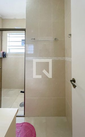 Casa à venda com 170m², 3 quartos e 2 vagas Casa à venda com 170m², 3 quartos e 2 vagasBanheiro Social