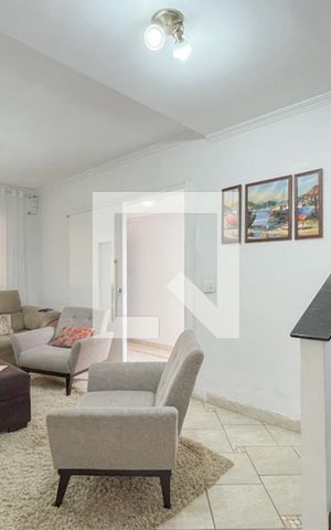 Casa à venda com 170m², 3 quartos e 2 vagas Casa à venda com 170m², 3 quartos e 2 vagasSala