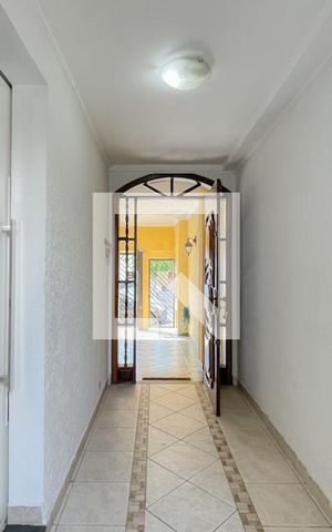 Casa à venda com 170m², 3 quartos e 2 vagas Casa à venda com 170m², 3 quartos e 2 vagasEntrada