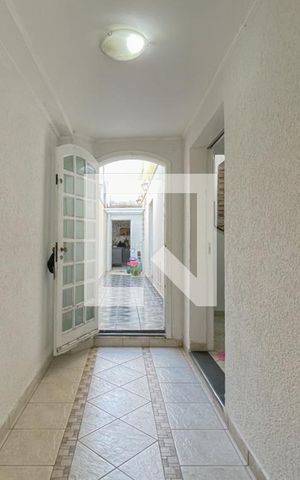 Casa à venda com 170m², 3 quartos e 2 vagas Casa à venda com 170m², 3 quartos e 2 vagasEntrada