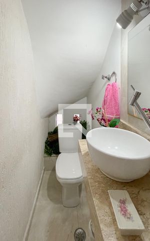 Casa à venda com 170m², 3 quartos e 2 vagas Casa à venda com 170m², 3 quartos e 2 vagasLavabo