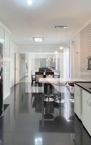 Casa à venda com 170m², 3 quartos e 2 vagas Casa à venda com 170m², 3 quartos e 2 vagasCozinha