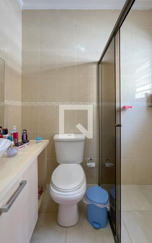 Casa à venda com 170m², 3 quartos e 2 vagas Casa à venda com 170m², 3 quartos e 2 vagasBanheiro Social