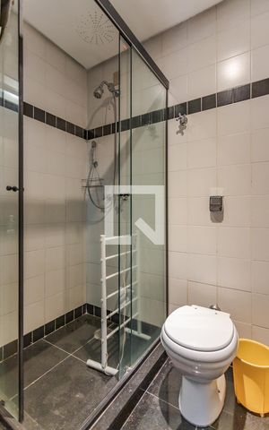 Casa de condomínio à venda com 220m², 4 quartos e 2 vagas Casa de condomínio à venda com 220m², 4 quartos e 2 vagasBanheiro