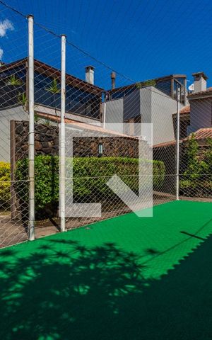 Casa de condomínio à venda com 220m², 4 quartos e 2 vagas Casa de condomínio à venda com 220m², 4 quartos e 2 vagasÁrea comum - Quadra Esportiva