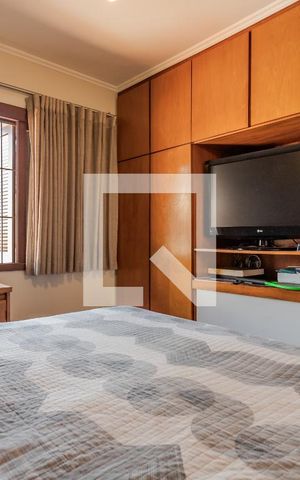 Casa de condomínio à venda com 220m², 4 quartos e 2 vagas Casa de condomínio à venda com 220m², 4 quartos e 2 vagasQuarto 1