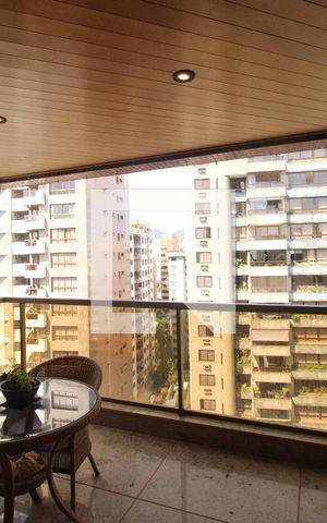 Apartamento à venda com 276m², 4 quartos e 4 vagasVaranda 