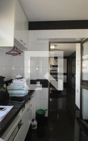 Apartamento à venda com 276m², 4 quartos e 4 vagasÁrea de serviço 