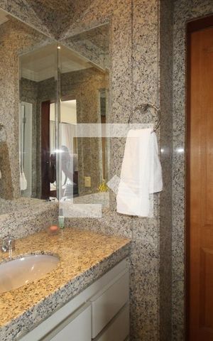 Apartamento à venda com 276m², 4 quartos e 4 vagasBanheiro 