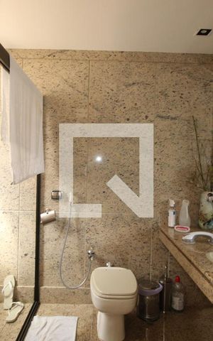 Apartamento à venda com 276m², 4 quartos e 4 vagasBanheiro 
