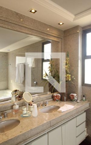 Apartamento à venda com 276m², 4 quartos e 4 vagasBanheiro 