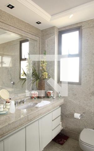 Apartamento à venda com 276m², 4 quartos e 4 vagasBanheiro 