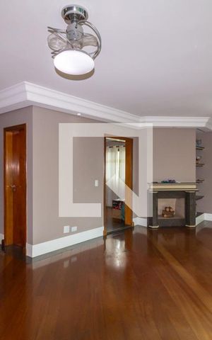 Apartamento à venda com 200m², 4 quartos e 4 vagas Apartamento à venda com 200m², 4 quartos e 4 vagasSala