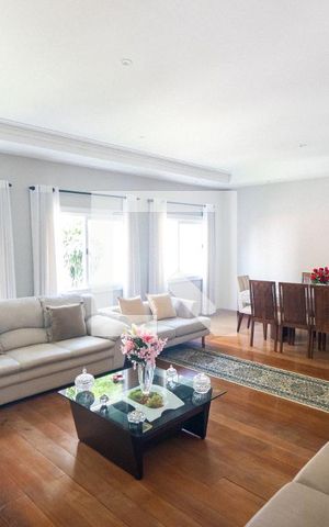 Casa à venda com 400m², 3 quartos e 4 vagas Casa à venda com 400m², 3 quartos e 4 vagasSala