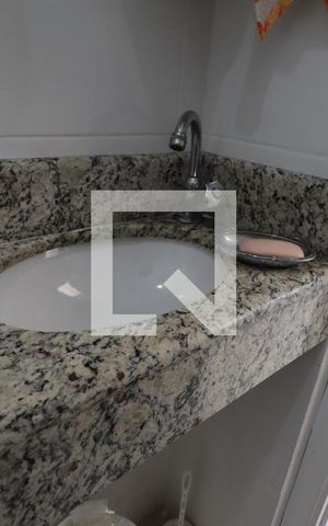 Casa à venda com 76m², 2 quartos e 1 vagaBanheiro de serviço