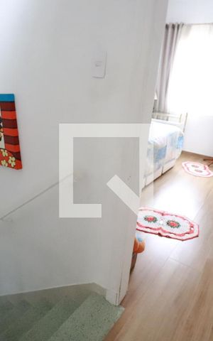 Casa à venda com 76m², 2 quartos e 1 vagaEscada