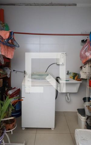 Casa à venda com 76m², 2 quartos e 1 vagaÁrea de Serviço