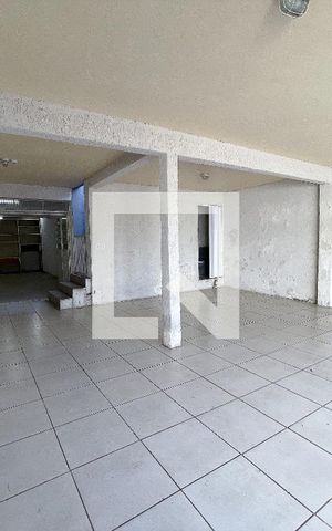 Casa para alugar com 199m², 3 quartos e 3 vagas Casa para alugar com 199m², 3 quartos e 3 vagasÁrea comum