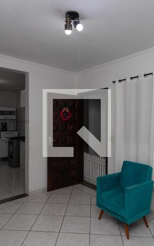 Casa à venda com 216m², 3 quartos e 2 vagas Casa à venda com 216m², 3 quartos e 2 vagasSala