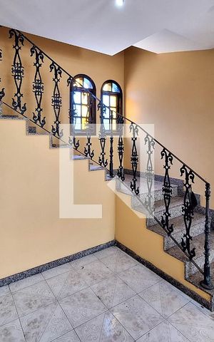 Casa à venda com 276m², 4 quartos e 2 vagas Casa à venda com 276m², 4 quartos e 2 vagasSala