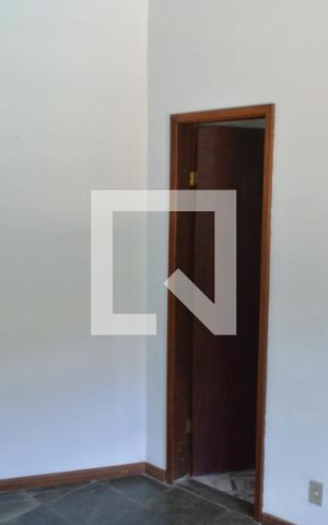 Casa de condomínio à venda com 690m², 5 quartos e 4 vagas Casa de condomínio à venda com 690m², 5 quartos e 4 vagasSuíte - Edicula