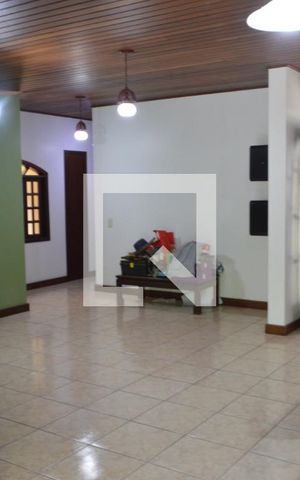 Casa de condomínio à venda com 690m², 5 quartos e 4 vagas Casa de condomínio à venda com 690m², 5 quartos e 4 vagasSala