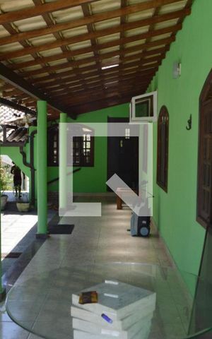 Casa de condomínio à venda com 690m², 5 quartos e 4 vagas Casa de condomínio à venda com 690m², 5 quartos e 4 vagasSacada