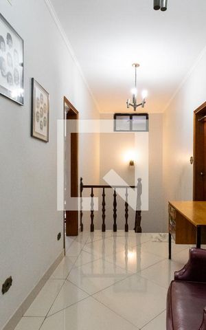 Casa à venda com 455m², 4 quartos e 6 vagas Casa à venda com 455m², 4 quartos e 6 vagasHall dos quartos