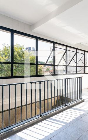 Casa à venda com 455m², 4 quartos e 6 vagas Casa à venda com 455m², 4 quartos e 6 vagasÁrea de Serviço