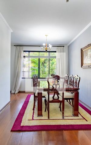 Casa à venda com 455m², 4 quartos e 6 vagas Casa à venda com 455m², 4 quartos e 6 vagasSala de Jantar