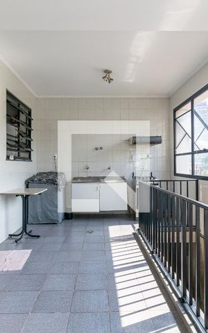 Casa à venda com 455m², 4 quartos e 6 vagas Casa à venda com 455m², 4 quartos e 6 vagasÁrea de Serviço