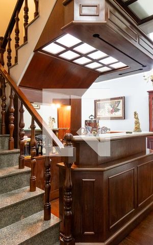 Casa à venda com 455m², 4 quartos e 6 vagas Casa à venda com 455m², 4 quartos e 6 vagasSala de Jantar