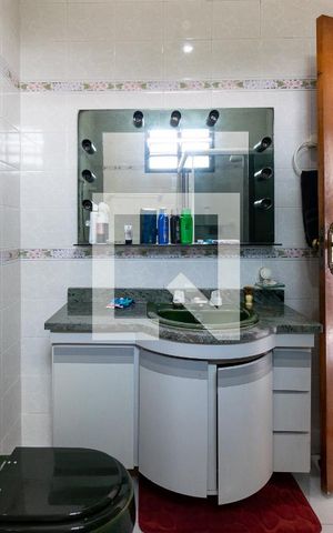 Casa à venda com 455m², 4 quartos e 6 vagas Casa à venda com 455m², 4 quartos e 6 vagasBanheiro da Suíte 2