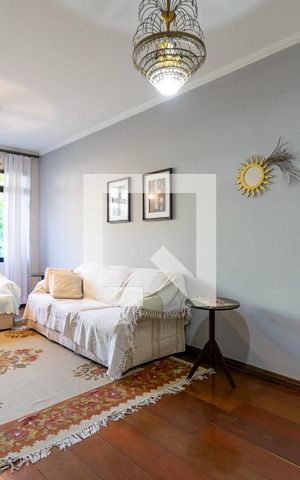 Casa à venda com 455m², 4 quartos e 6 vagas Casa à venda com 455m², 4 quartos e 6 vagasSala de estar
