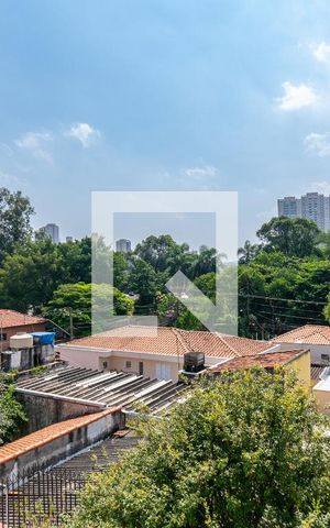 Casa à venda com 455m², 4 quartos e 6 vagas Casa à venda com 455m², 4 quartos e 6 vagasVaranda da Suíte 1