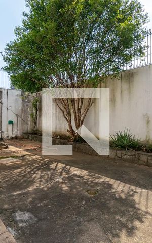 Casa à venda com 455m², 4 quartos e 6 vagas Casa à venda com 455m², 4 quartos e 6 vagasQuintal