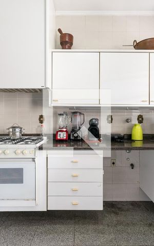 Casa à venda com 455m², 4 quartos e 6 vagas Casa à venda com 455m², 4 quartos e 6 vagasCozinha