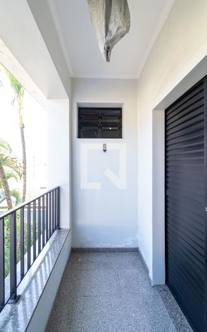 Casa à venda com 455m², 4 quartos e 6 vagas Casa à venda com 455m², 4 quartos e 6 vagasVaranda da Suíte 3