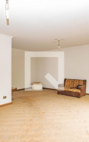 Casa à venda com 361m², 4 quartos e 5 vagas Casa à venda com 361m², 4 quartos e 5 vagasSala