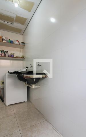 Casa à venda com 145m², 4 quartos e 1 vaga Casa à venda com 145m², 4 quartos e 1 vagaÁrea de Serviço