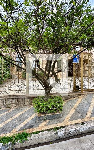 Casa para alugar com 450m², 4 quartos e 4 vagas Casa para alugar com 450m², 4 quartos e 4 vagasFachada