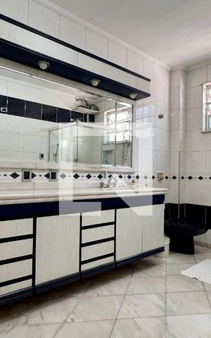 Apartamento à venda com 180m², 3 quartos e 2 vagas Apartamento à venda com 180m², 3 quartos e 2 vagasBanheiro da Suíte
