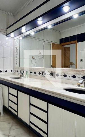 Apartamento à venda com 180m², 3 quartos e 2 vagas Apartamento à venda com 180m², 3 quartos e 2 vagasBanheiro da Suíte