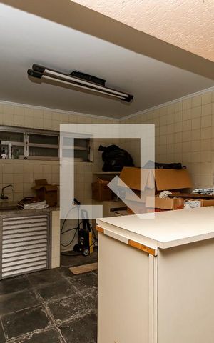 Casa à venda com 412m², 4 quartos e 6 vagas Casa à venda com 412m², 4 quartos e 6 vagasÁrea comum - Salão de festas