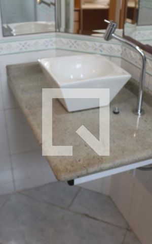 Apartamento à venda com 132m², 2 quartos e 2 vagasBanheiro da Suíte 1