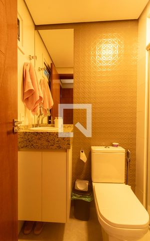 Casa de condomínio à venda com 230m², 3 quartos e 2 vagasBanheiro de serviço