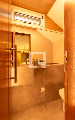 Casa de condomínio à venda com 230m², 3 quartos e 2 vagasLavabo