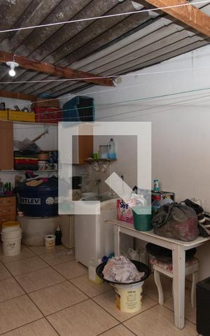 Casa à venda com 180m², 4 quartos e 1 vagaÁrea de Serviço