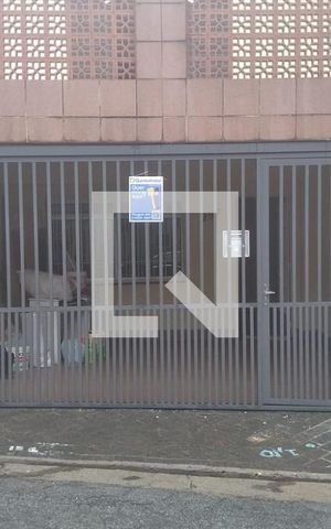 Casa para alugar com 88m², 2 quartos e 1 vaga Casa para alugar com 88m², 2 quartos e 1 vagaFachada