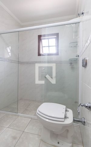 Casa para alugar com 131m², 3 quartos e 2 vagas Casa para alugar com 131m², 3 quartos e 2 vagasBanheiro